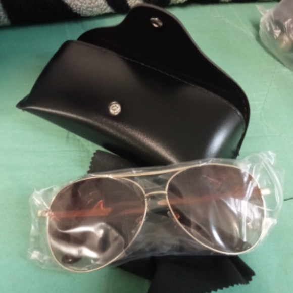 Tinted Lens Aviators, gold bands, unisex - Picture 5 of 6